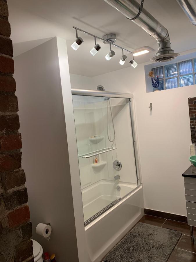 Appartamento Historical Oscar Lofquist House In The Heart Of Des Moines Esterno foto